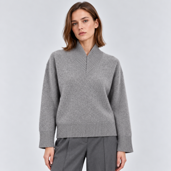 Ritratto fashion in maglia grigia 亚洲aviner.png